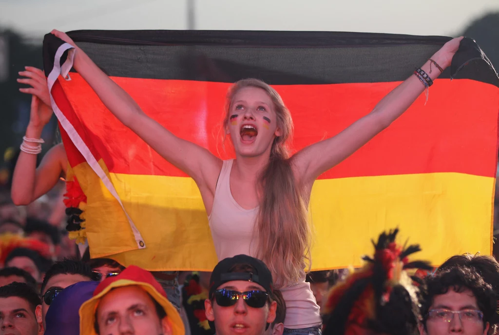 Deutschland über alles! Deutschland über alles!