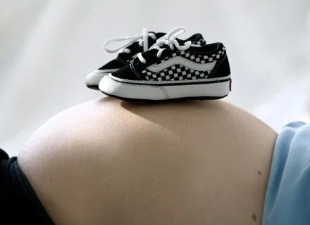 Przy naturalnym zapłodnieniu, urodzenie dziewczynki jest niemal równie prawdopodobne, co chłopca Przy naturalnym zapłodnieniu, urodzenie dziewczynki jest niemal równie prawdopodobne, co chłopca