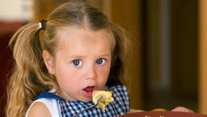 Sprawdź, co i dlaczego dziecko powinno jeść, aby mieć mocne ząbki