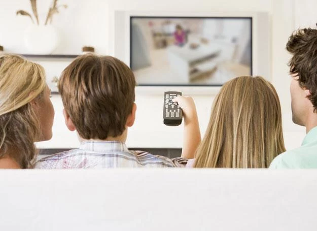 Rodzice zajęci telewizją i komputerem przestali rozmawiać z dziećmi Rodzice zajęci telewizją i komputerem przestali rozmawiać z dziećmi