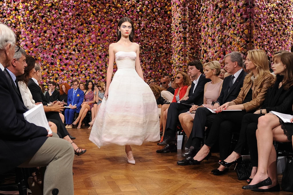 Pokaz kolekcji jesień-zima 2012/2013 haute couture Christiana Diora w Paryżu Pokaz kolekcji jesień-zima 2012/2013 haute couture Christiana Diora w Paryżu