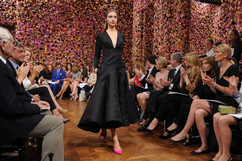 Pokaz kolekcji jesień-zima 2012/2013 haute couture Christiana Diora w Paryżu Pokaz kolekcji jesień-zima 2012/2013 haute couture Christiana Diora w Paryżu