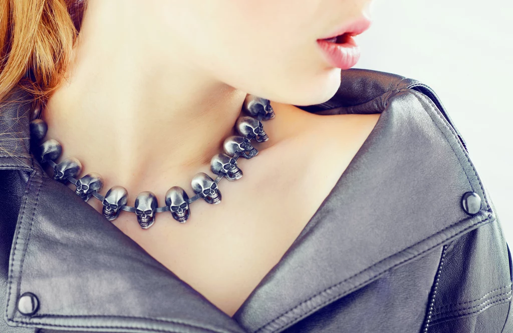 Kolekcja biżuterii BLMQ (Be Like McQueen) Horsecka Jewelry inspirowana twórczością Alexandra McQueena - www.horseckajewelry.com Kolekcja biżuterii BLMQ (Be Like McQueen) Horsecka Jewelry inspirowana twórczością Alexandra McQueena - www.horseckajewelry.com