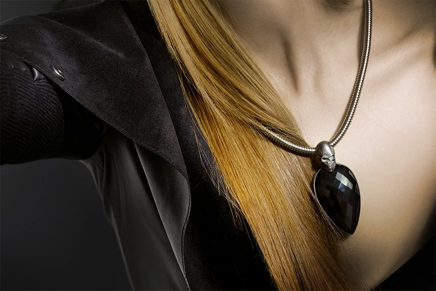 Kolekcja biżuterii BLMQ (Be Like McQueen) Horsecka Jewelry inspirowana twórczością Alexandra McQueena - www.horseckajewelry.com Kolekcja biżuterii BLMQ (Be Like McQueen) Horsecka Jewelry inspirowana twórczością Alexandra McQueena - www.horseckajewelry.com