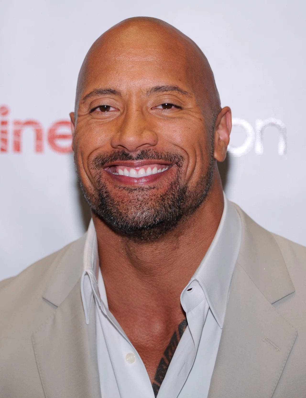 Dwayne Johnson zajmuje 4. miejsce na liście najbogatszych aktorów. W roku 2011 zarobił 36 milionów dolarów. Dwayne Johnson zajmuje 4. miejsce na liście najbogatszych aktorów. W roku 2011 zarobił 36 milionów dolarów.