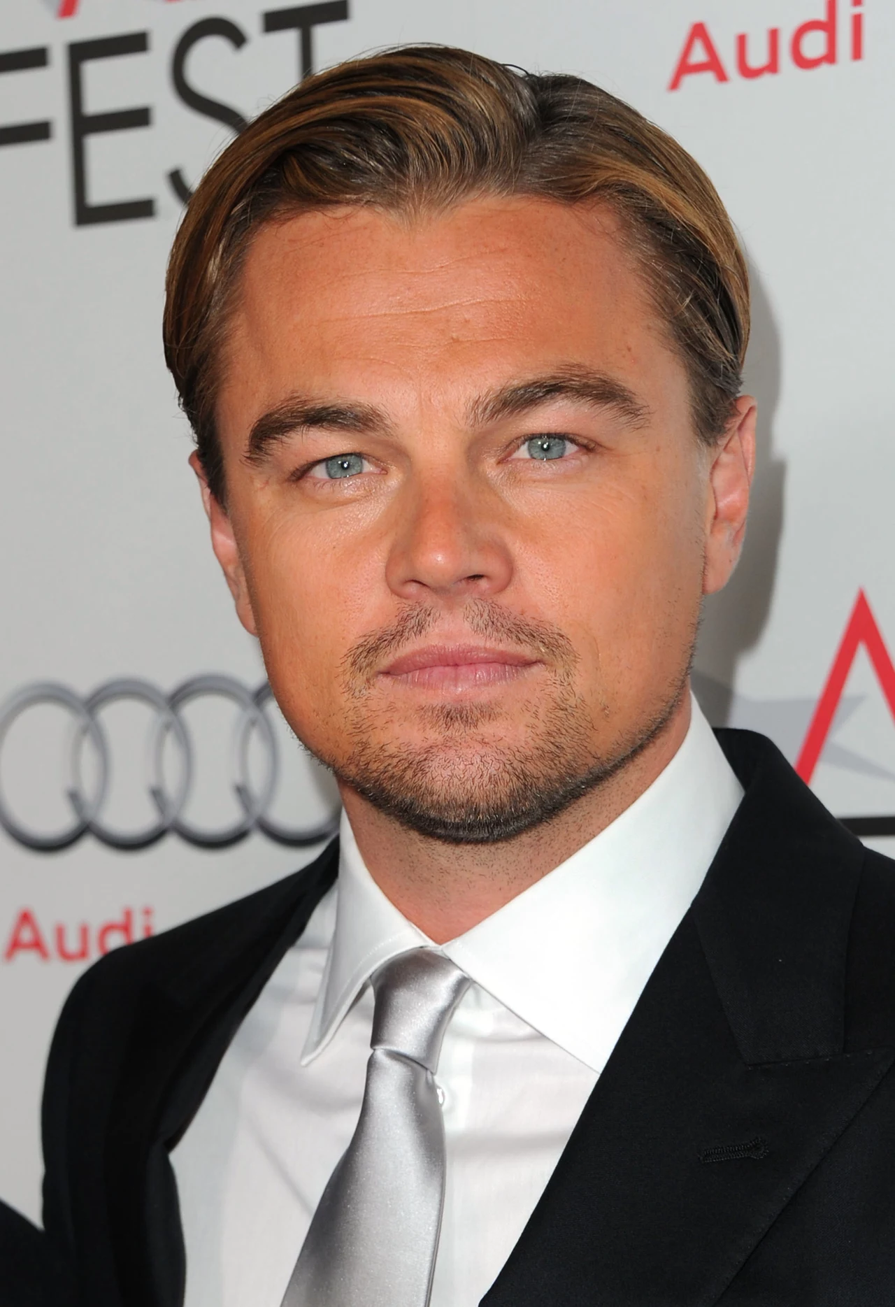 Leonardem DiCaprio zajmuje 2. miejsce na liście najbogatszych aktorów ex aequo z Adamem Sandlerem. Obaj zarobili w zeszłym roku po 37 milionów dolarów. Leonardem DiCaprio zajmuje 2. miejsce na liście najbogatszych aktorów ex aequo z Adamem Sandlerem. Obaj zarobili w zeszłym roku po 37 milionów dolarów.