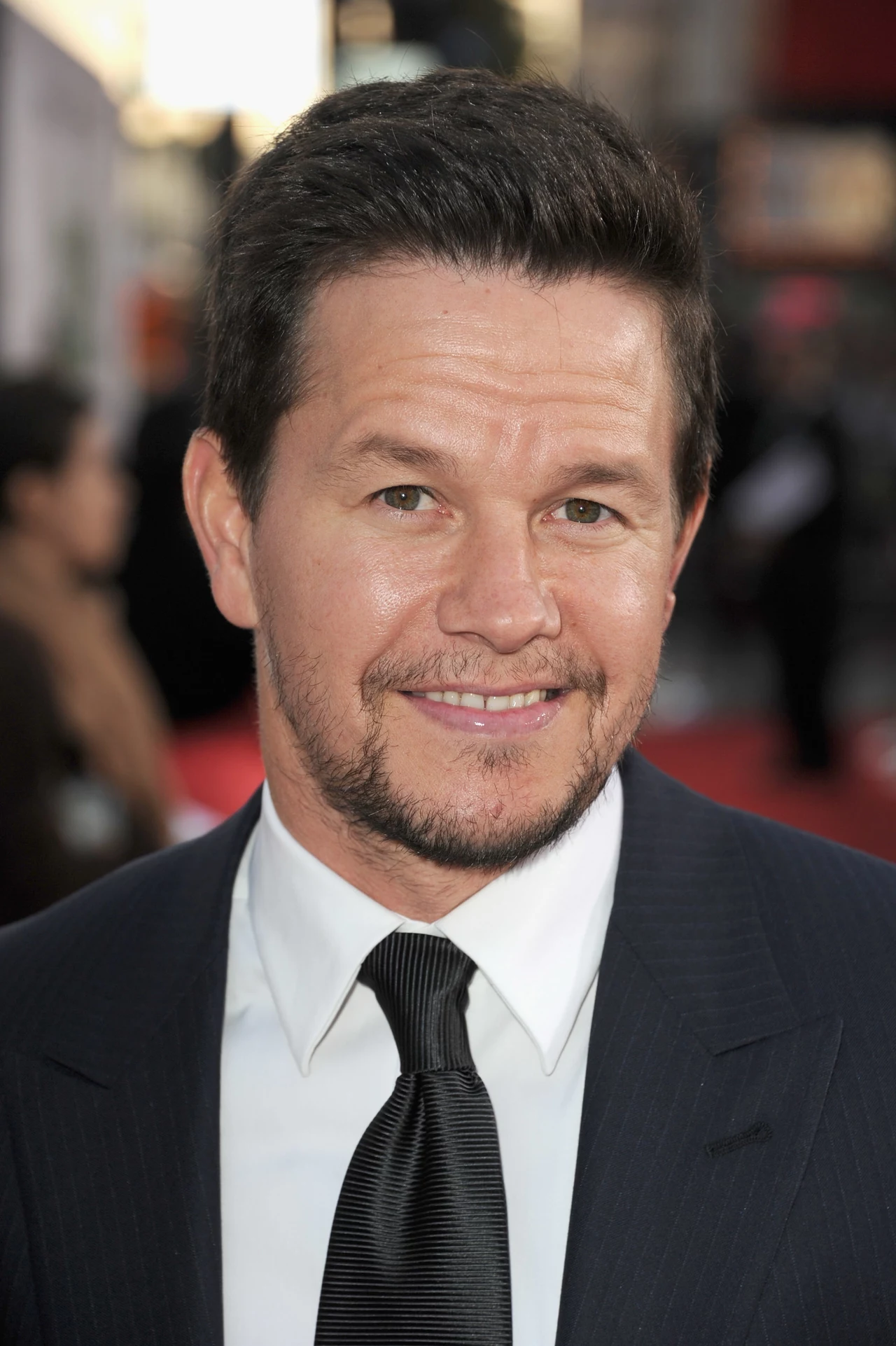 Mark Wahlberg zajmuje 8. miejsce na liście najbogatszych aktorów - w minionym roku zarobił 27 mln dolarów. Mark Wahlberg zajmuje 8. miejsce na liście najbogatszych aktorów - w minionym roku zarobił 27 mln dolarów.