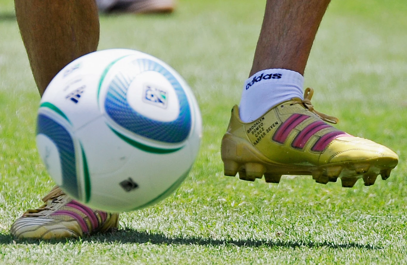 David Beckham ma buty szyte na miarę. Nie każdy może jednak pozwolić sobie na taki luksus David Beckham ma buty szyte na miarę. Nie każdy może jednak pozwolić sobie na taki luksus