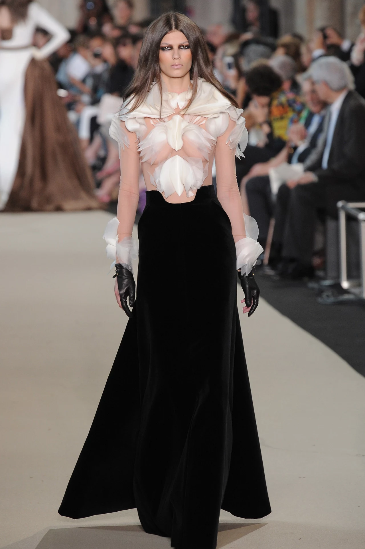 Emilia Nawarecka na pokazie Stephane Rolland Emilia Nawarecka na pokazie Stephane Rolland