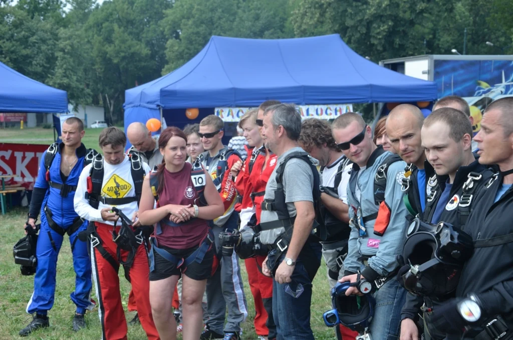 Piknik - jak co roku - przyciągnął tłumy entuzjastów powietrznych rozrywek.