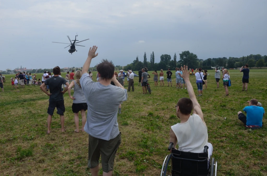 Piknik - jak co roku - przyciągnął tłumy entuzjastów powietrznych rozrywek.