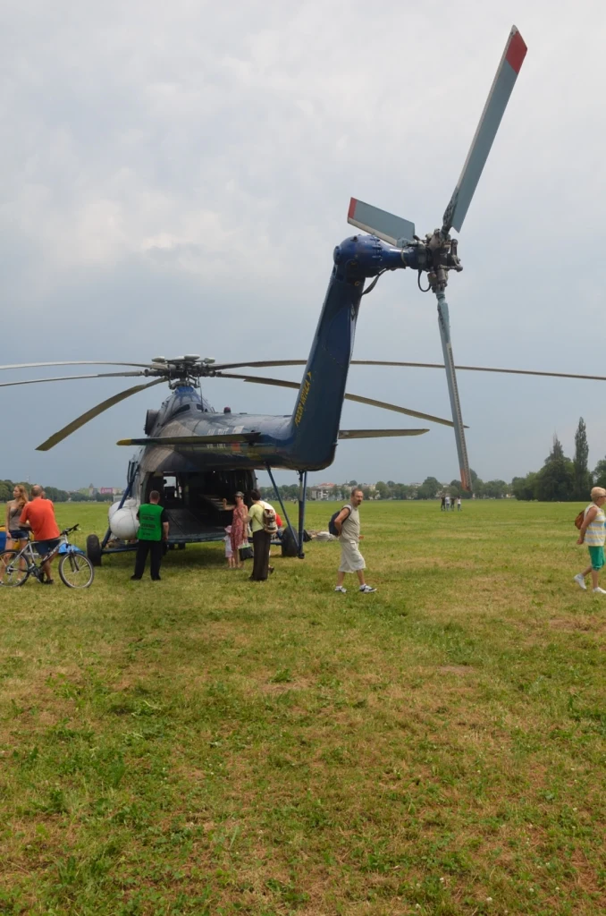 Piknik - jak co roku - przyciągnął tłumy entuzjastów powietrznych rozrywek.