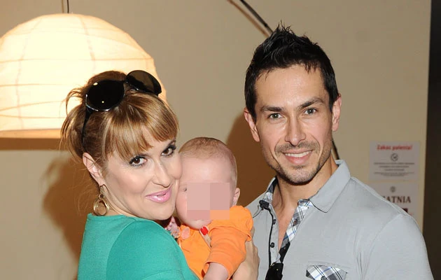 Kasia Skrzynecka z mężem Marcinem Łopuckim i córką Alikią Ilią Kasia Skrzynecka z mężem Marcinem Łopuckim i córką Alikią Ilią