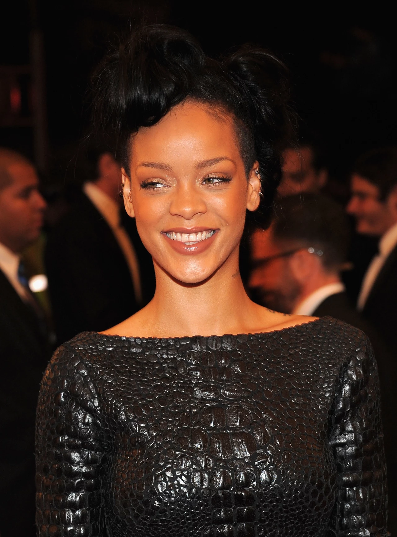 Rihanna w kruczoczarnych włosach Rihanna w kruczoczarnych włosach