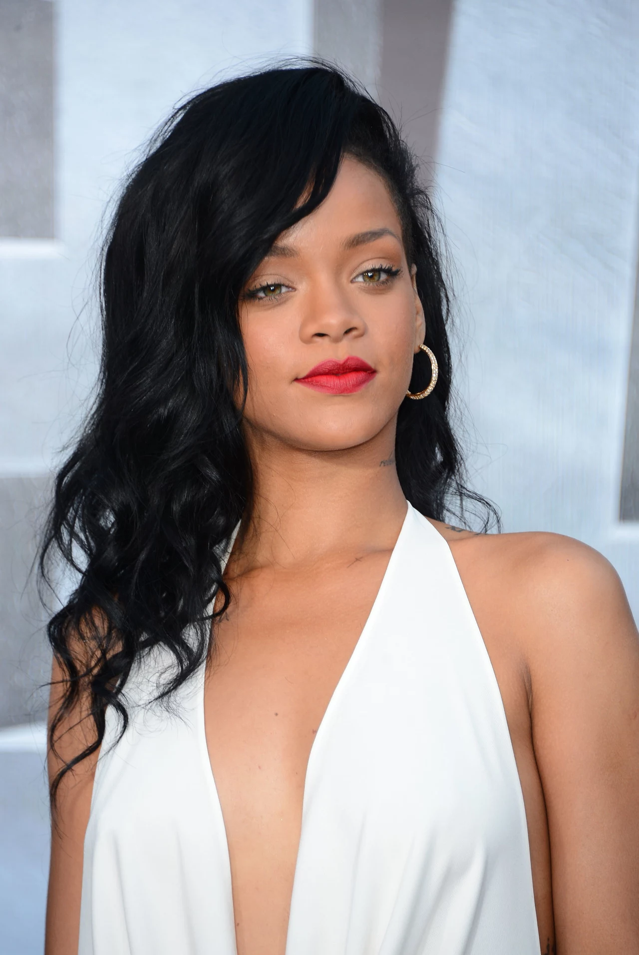 Rihanna w kruczoczarnych włosach Rihanna w kruczoczarnych włosach