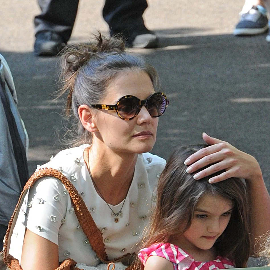 Tom Cruise będzie mógł odwiedzać córkę w określonym przez sąd czasie w obecności Katie [czytaj i oglądaj dalej].