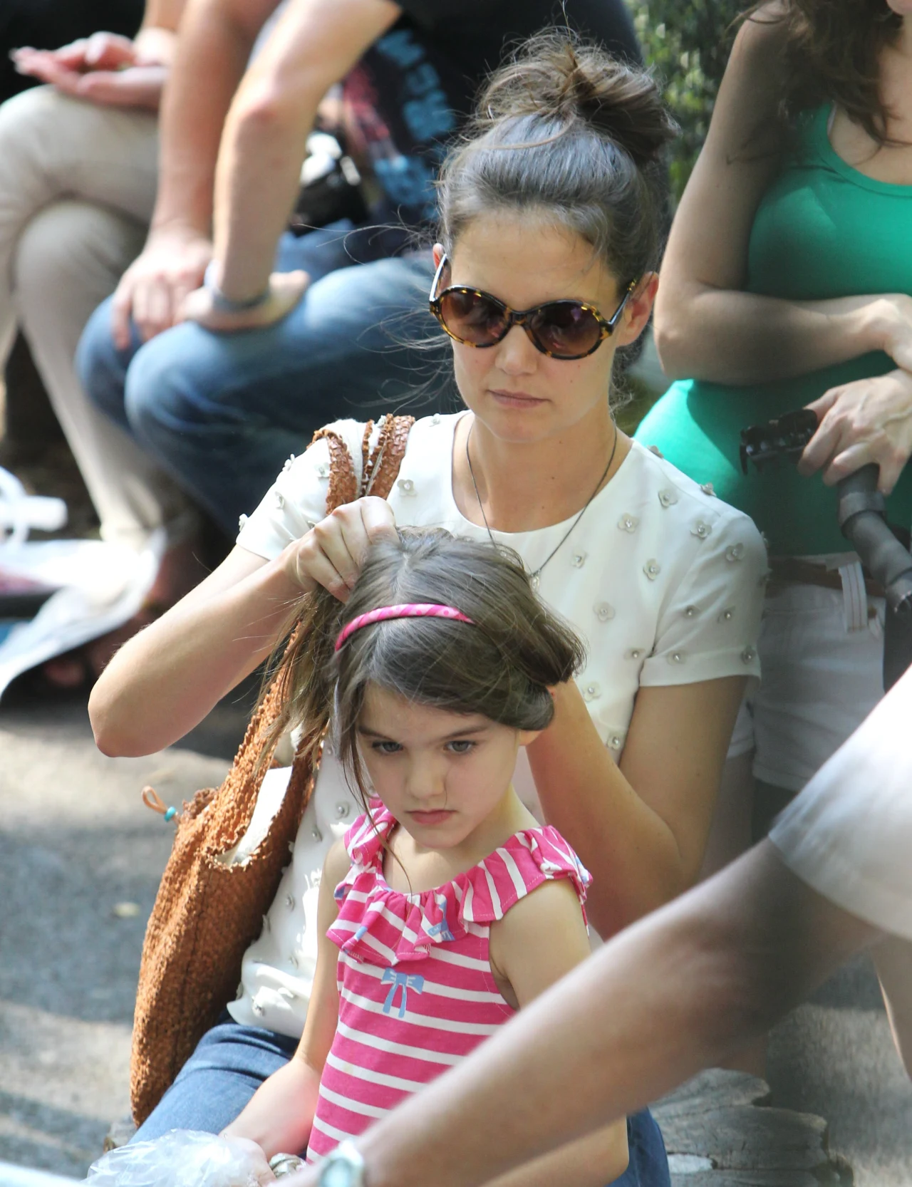 W jej życiu szykują się poważne zmiany - do tej pory Suri uczona była w domu, jesienią po raz pierwszy pójdzie do jednej z prywatnych nowojorskich szkół podstawowych... [czytaj i oglądaj dalej].