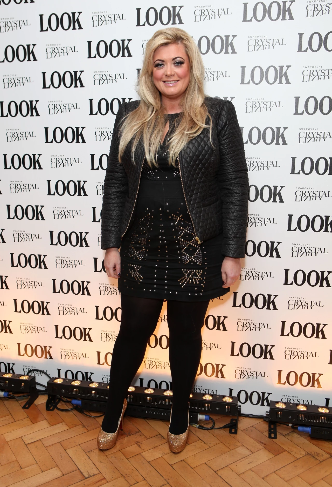 Sprzedawczyni w salonie samochodowym - Gemma Collins wybiła się w Wielkiej Brytanii dzięki udziałowi w show "The Only Way Is Essex". Sprzedawczyni w salonie samochodowym - Gemma Collins wybiła się w Wielkiej Brytanii dzięki udziałowi w show "The Only Way Is Essex".