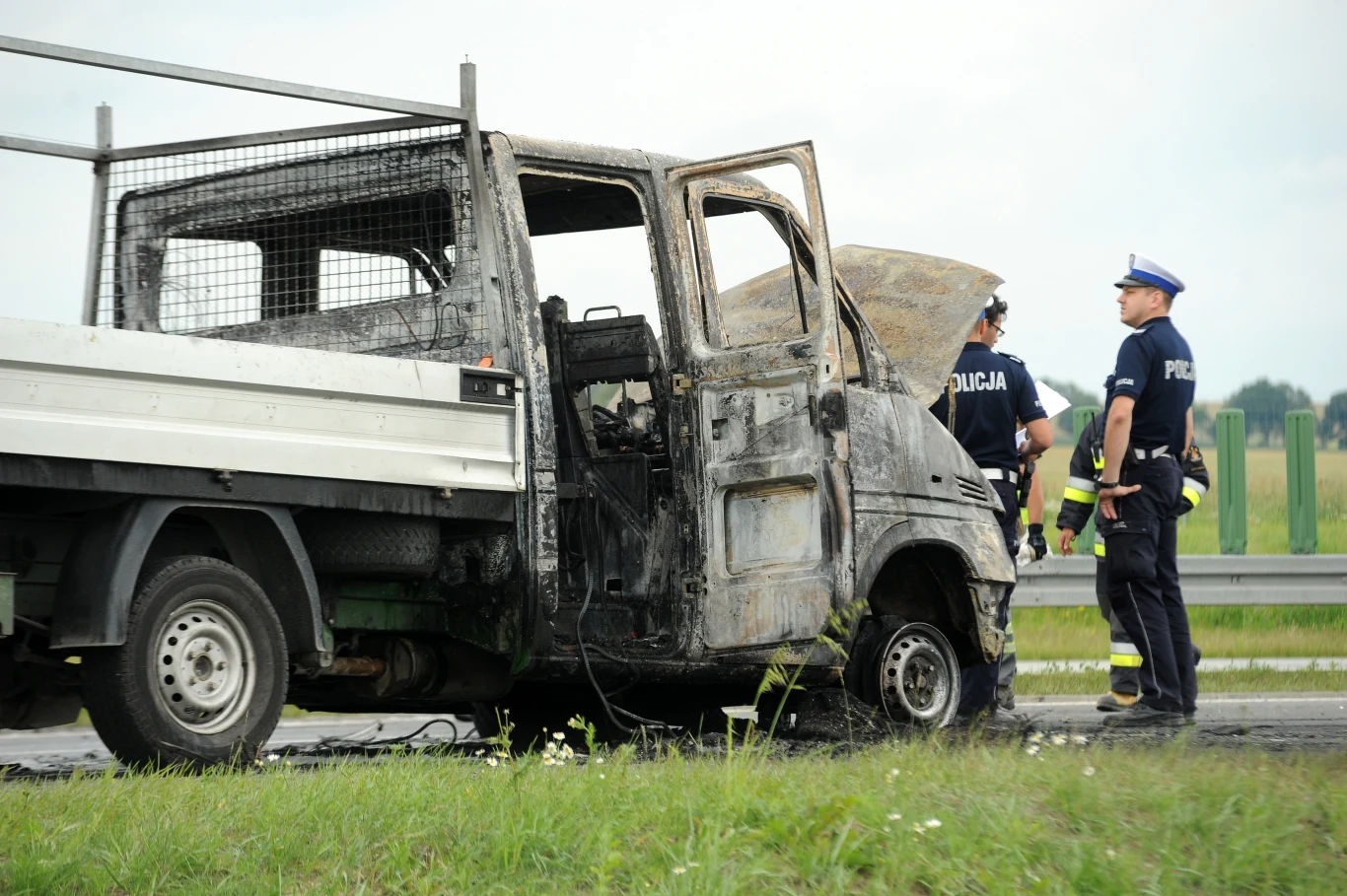 Jeden z samochodów po wypadku