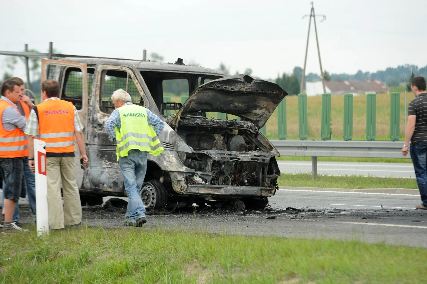 Jeden z samochodów po wypadku