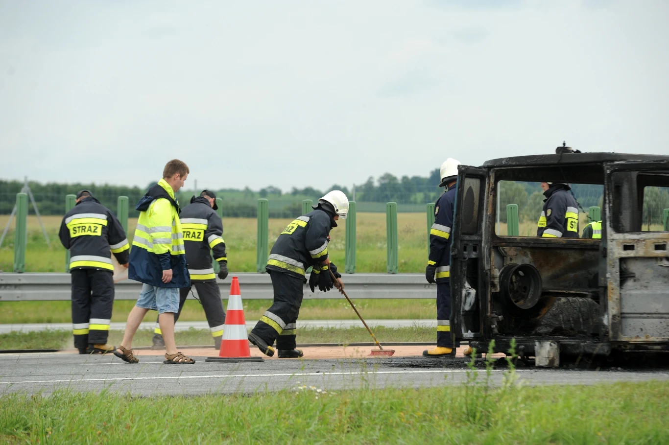 Służby pracujące na miejscu wypadku