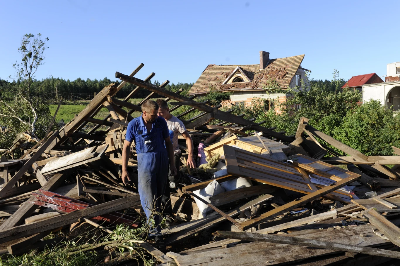 Ludwichowo (woj. kujawsko-pomorskie) po przejściu trąby powietrznej