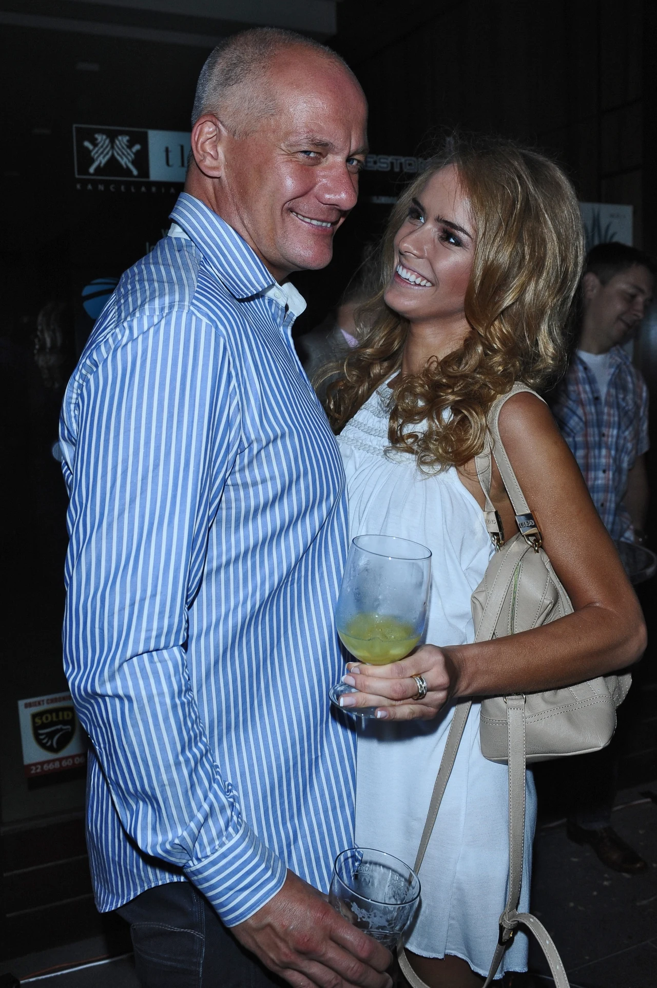 Na otwarciu restauracji Magdy Gessler Piotr Zelt nie odstępował Moniki na krok... [czytaj i oglądaj dalej].