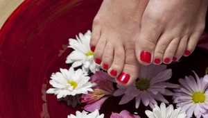 Tęczowy pedicure