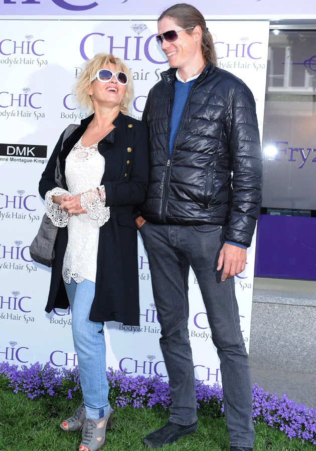 Aktorka z dumą pozuje u boku kochanka Aktorka z dumą pozuje u boku kochanka