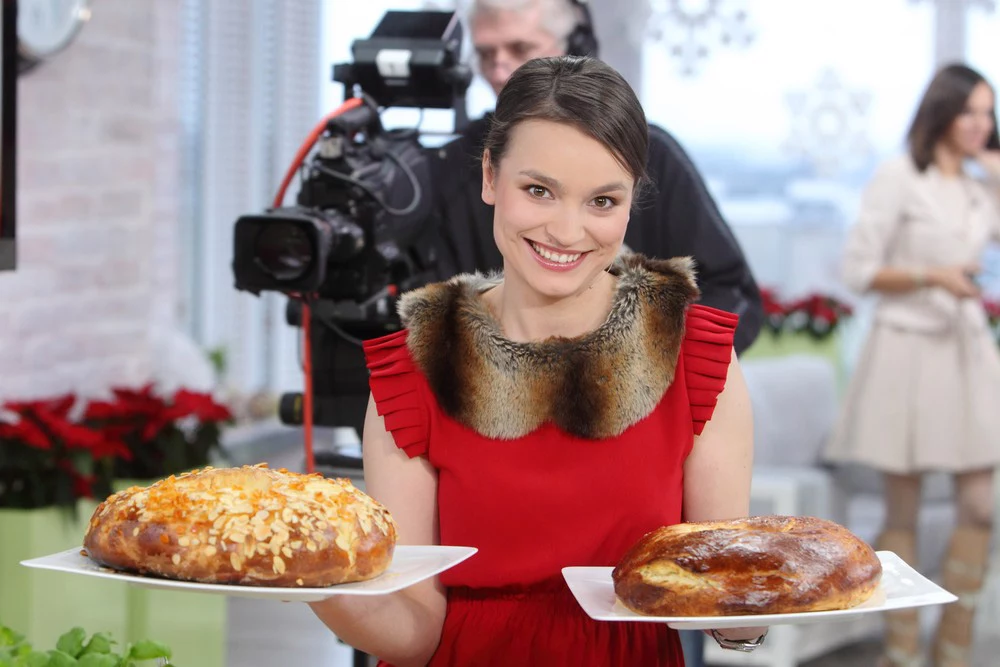 Anna Starmach wygrała ! edycje programu "Gotuj o wszystko". Od tamtej pory jest etatową kucharką w programie śniadaniowym TVN Anna Starmach wygrała ! edycje programu "Gotuj o wszystko". Od tamtej pory jest etatową kucharką w programie śniadaniowym TVN