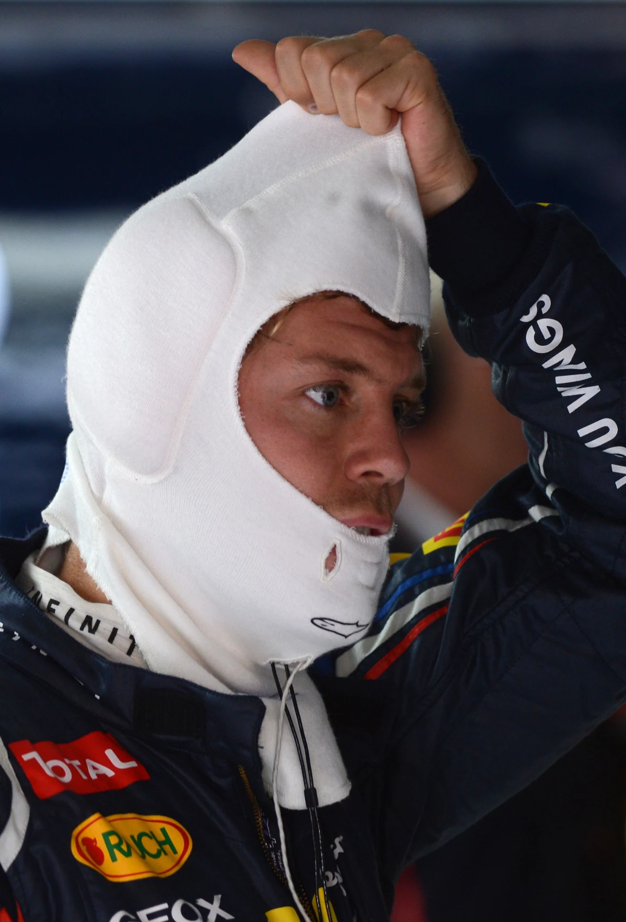 Kiedy wyprzedziłem Jensona nie widziałem dokładnie gdzie się znajduje jego bolid, więc chciałem zostawić mu trochę miejsca na torze” - tłumaczył zdarzenie Vettel 