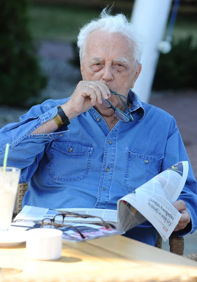 "Nie lubię łzawych pożegnań" - wyznał Łapicki.