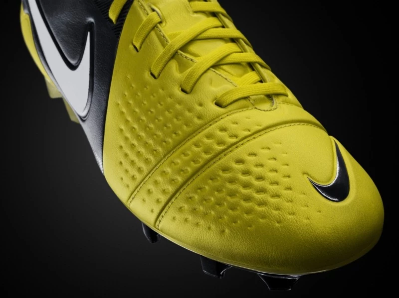 Nowe Nike CTR360 Maestri III przeznaczono dla kreatywnych graczy środka pola