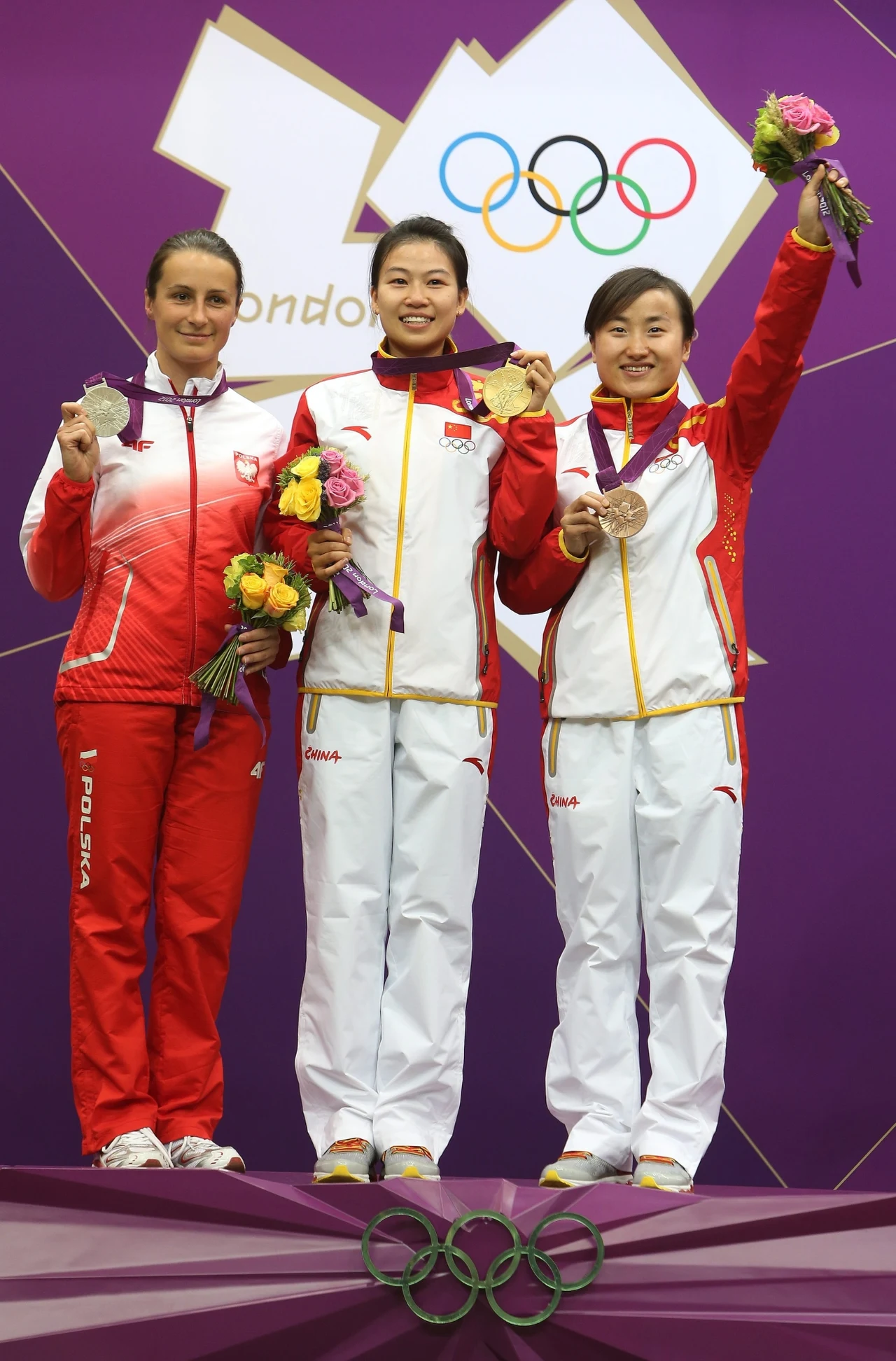 Sylwia Bogacka wraz z Chinkami Siling Yi i Dan Yu po dekoracji