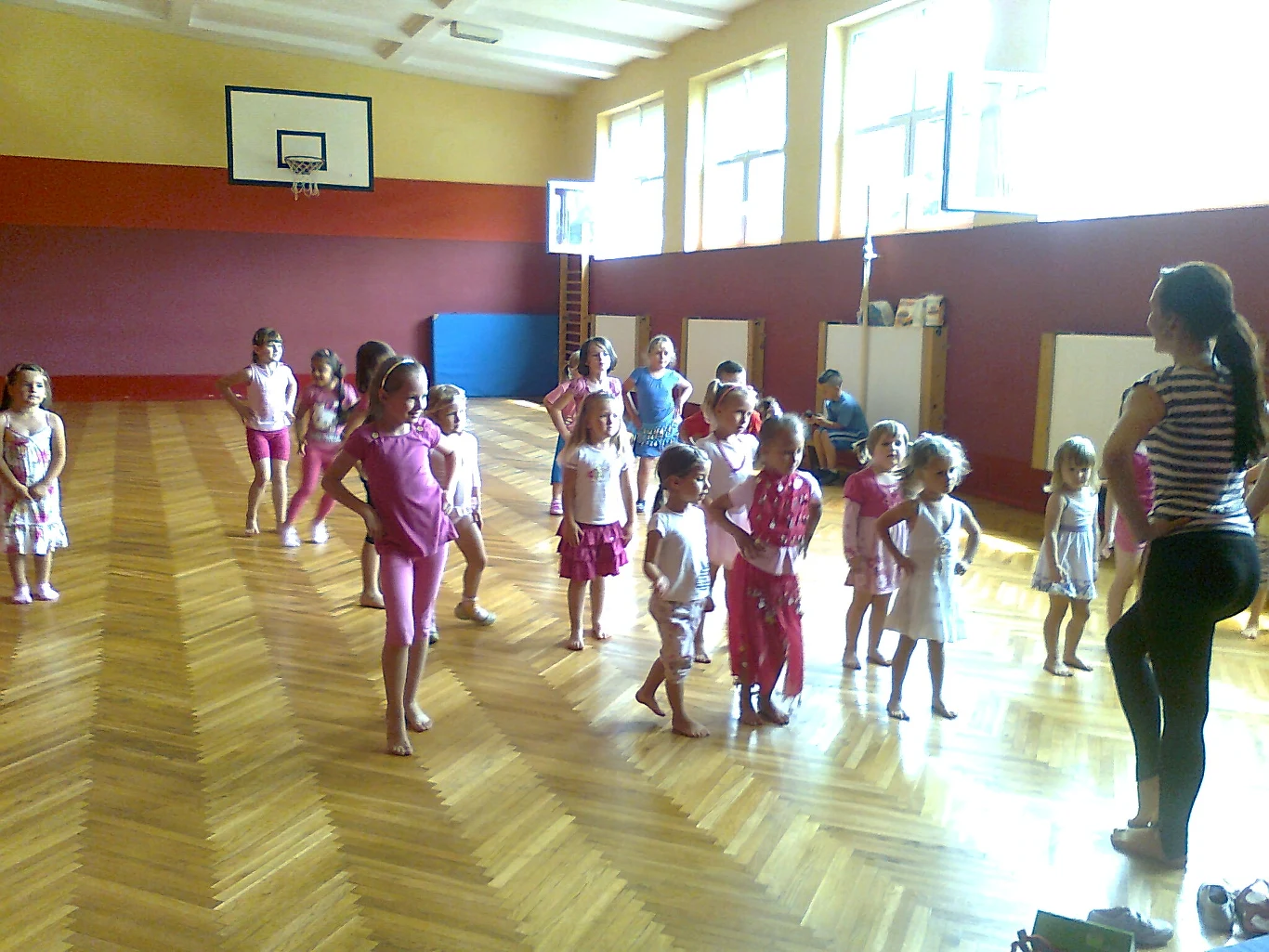 córcia na warsztatach tanecznych dla maluchów córcia na warsztatach tanecznych dla maluchów