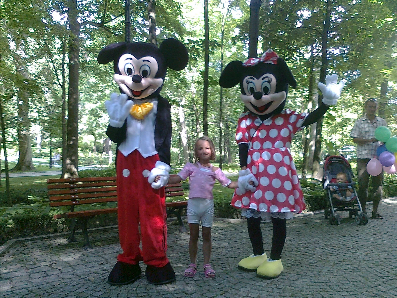 w parku zdrojowym Kudowy Zdrój córka spotkała takie oto dwie myszki w parku zdrojowym Kudowy Zdrój córka spotkała takie oto dwie myszki