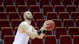 Marcin Gortat podczas treningu reprezentacji.
