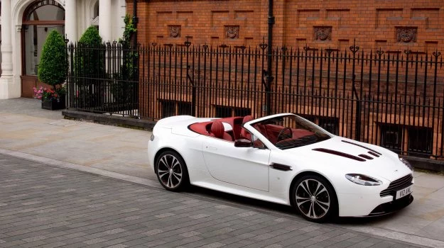 Aston Martin V12 Vantage Roadster