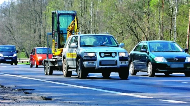 Do ciągnięcia lawety potrzebne jest zazwyczaj prawo jazdy kategorii E.