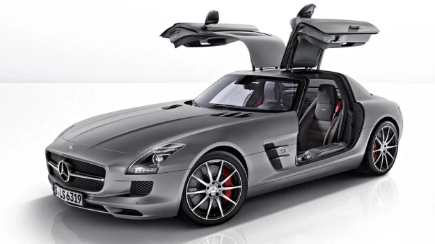 Mercedes SLS AMG GT dostępny jest jako coupe i roadster.