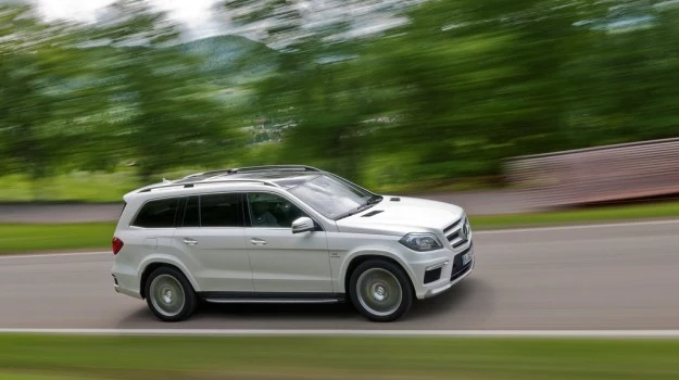 Mercedes GL 63 AMG porusza się na alufelgach o średnicy 21 cali