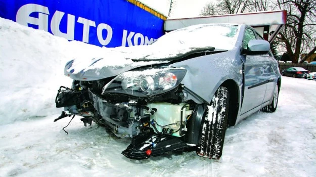 Największą popularnością wśród handlarzy cieszą się auta z dużymi przebiegami i lekko uszkodzone.