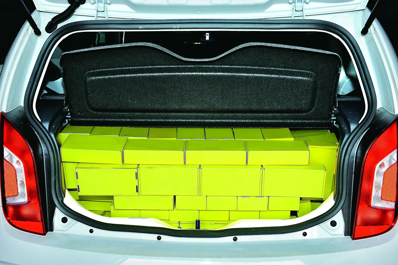 Metoda pomiarowa wykazała, że pojemność rzeczywista w Up! to tylko 206 l. Według producenta zmieści się tu od 251 do 951 l.