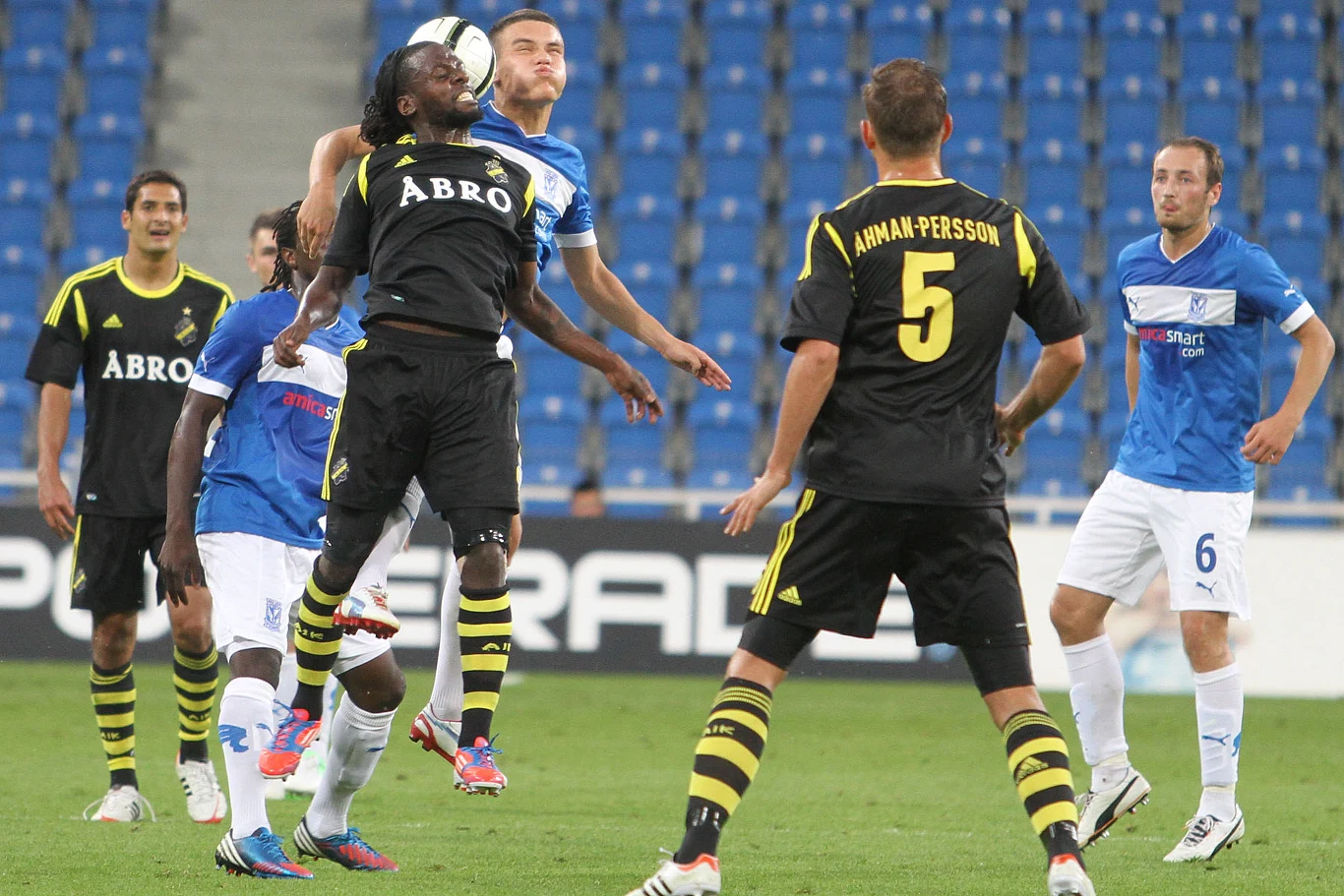 Piłkarze Lecha Poznań wygrali 1-0 z AIK Solna w meczu Ligi Europejskiej, ale awans wywalczyli Szwedzi, którzy w pierwszym spotkaniu pokonali "Kolejorza" 3-0. 
