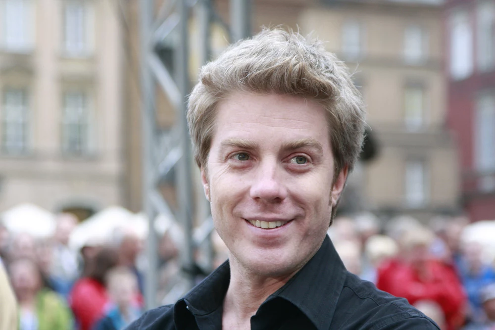 Podoba ci się Kyle Eastwood? Podobny do ojca?