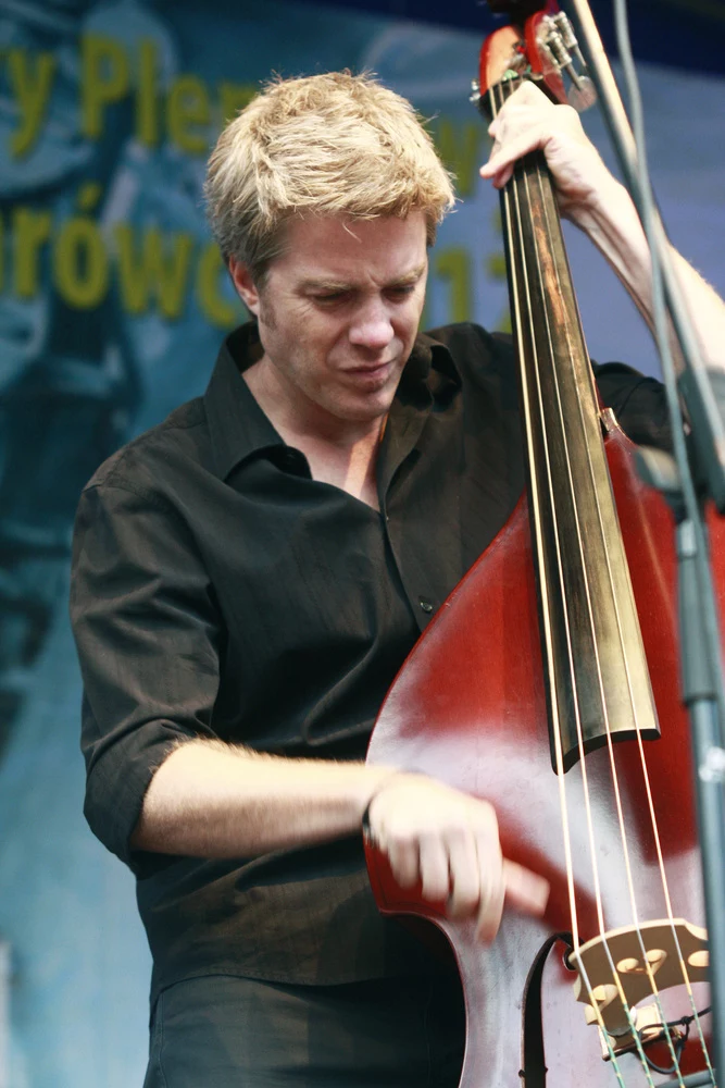 Podoba ci si Kyle Eastwood? Podobny do ojca?