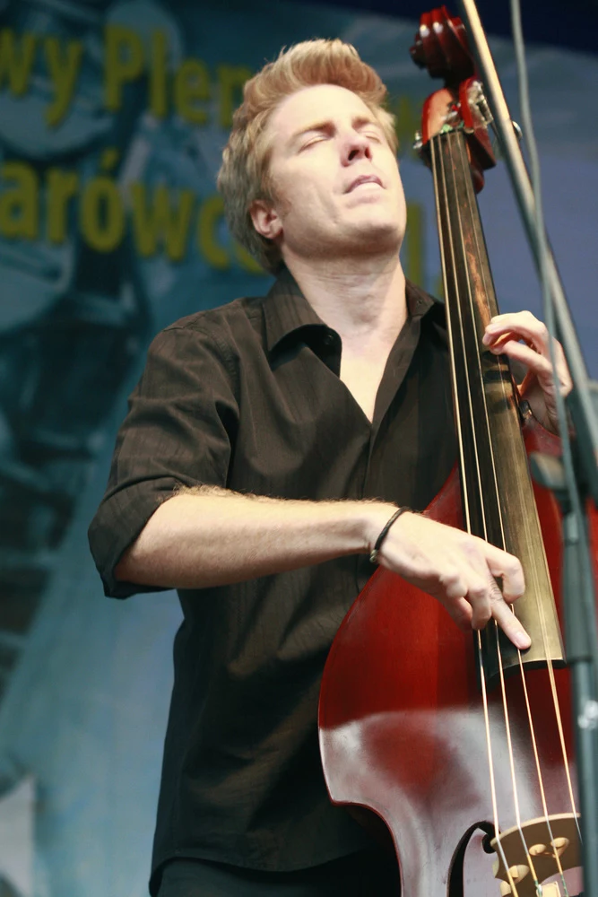 Podoba ci si Kyle Eastwood? Podobny do ojca?