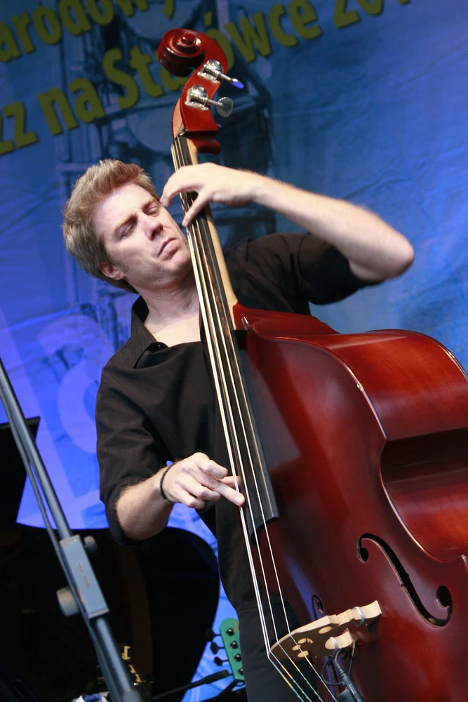 Podoba ci si Kyle Eastwood? Podobny do ojca?