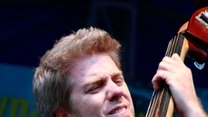 Podoba ci si Kyle Eastwood? Podobny do ojca?