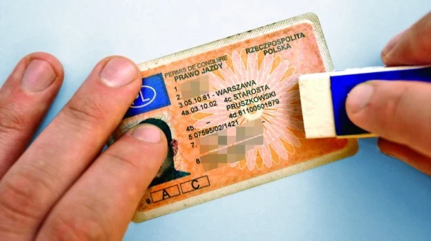 Od stycznia na kurs reedukacyjny będzie wysyłany kierowca, który zgromadzi 24 pkt. Po szkoleniu będzie miał "czyste" konto. Od stycznia na kurs reedukacyjny będzie wysyłany kierowca, który zgromadzi 24 pkt. Po szkoleniu będzie miał "czyste" konto.